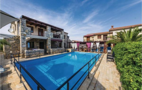 2 Bedroom Cozy Apartment In Vir